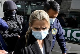 Jeanine Áñez detenida