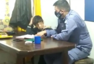 Brian haciendo su tarea