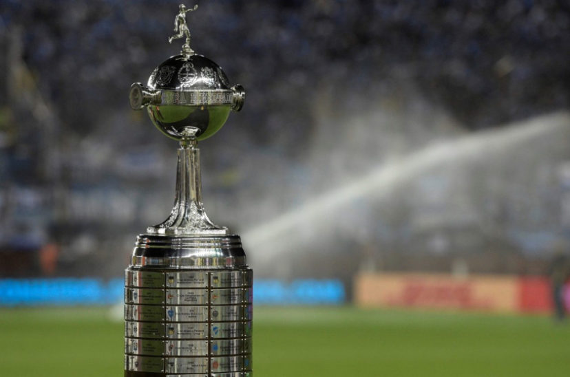 El trofeo de la Copa Libertadores.