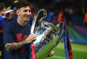 Lionel Messi con el trofeo de la Champions Legue.
