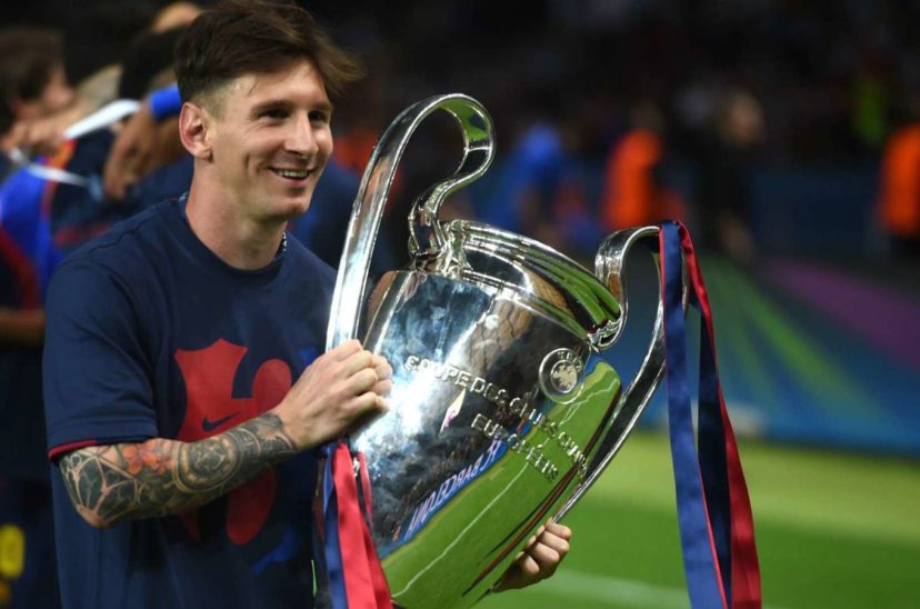 Lionel Messi con el trofeo de la Champions Legue.