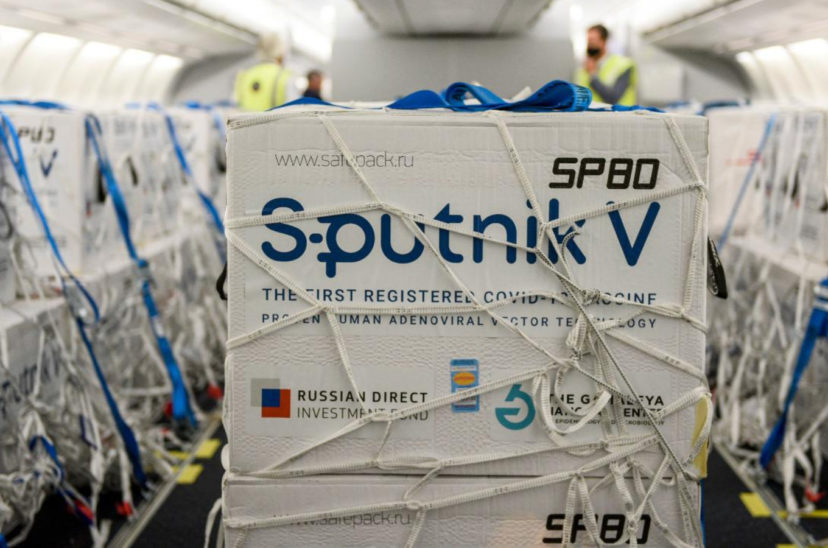 Llegan más Sputnik V desde Moscú.
