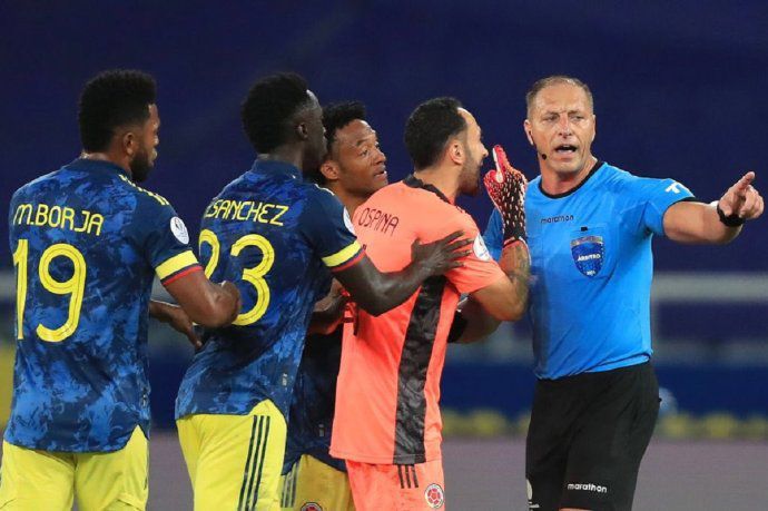 Pitana Copa América Colombia Brasil