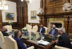 Alberto Aracre Guzmán Wado y un pelado