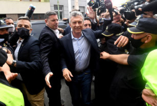 Macri Declaración tira micrófono C5N