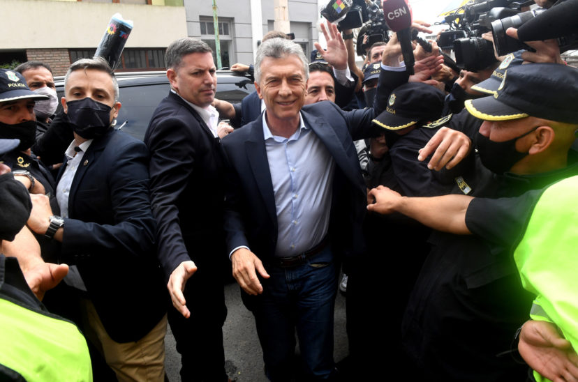 Macri Declaración tira micrófono C5N