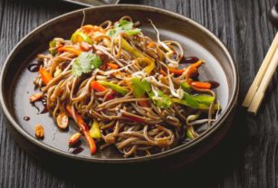 Fideos al wok