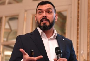 El economista Emmanuel Álvarez Agis