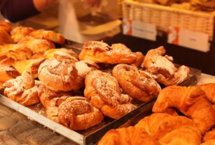 pan medialunas facturas panaderia