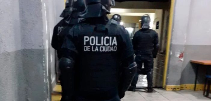 motín