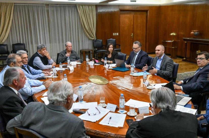 Reunion con CGT y UIA por paritarias