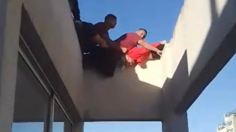 Rescate policía en San Telmo