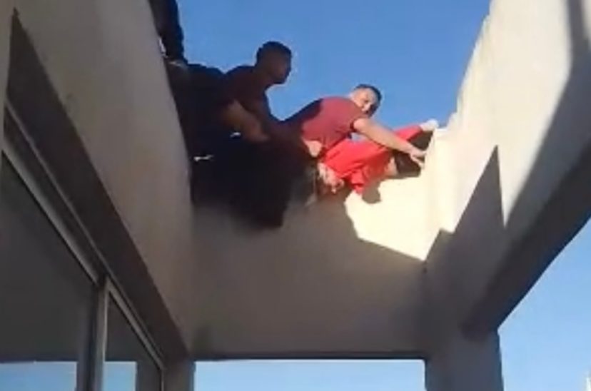 Rescate policía en San Telmo