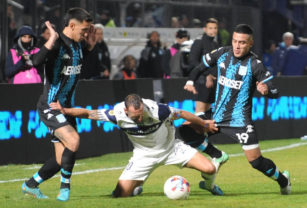 Racing Gimnasia VAR
