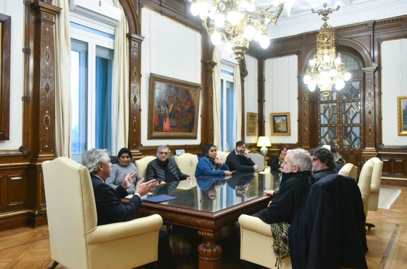 El presidente con movimientos sociales