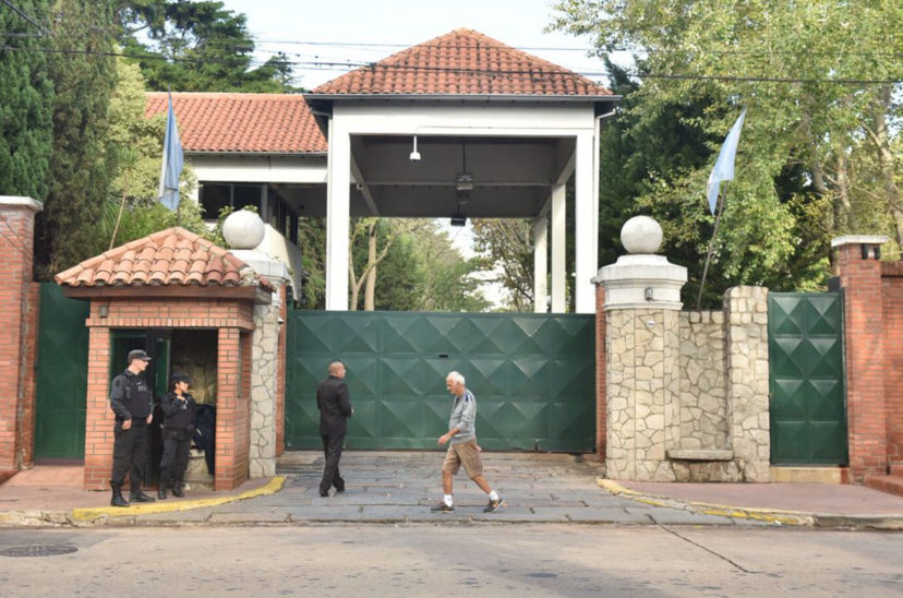 alberto fernández olivos