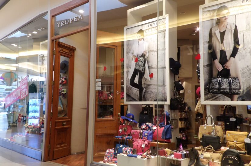 Local de Tropea S.A en el shopping de San Justo