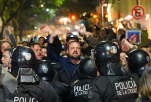 policía en la casa de cristina kirchner