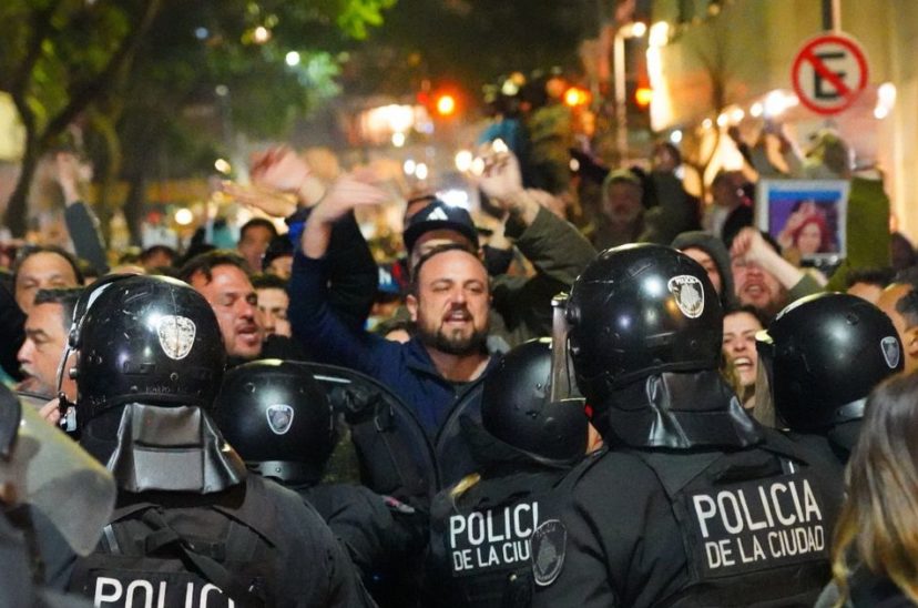 policía en la casa de cristina kirchner