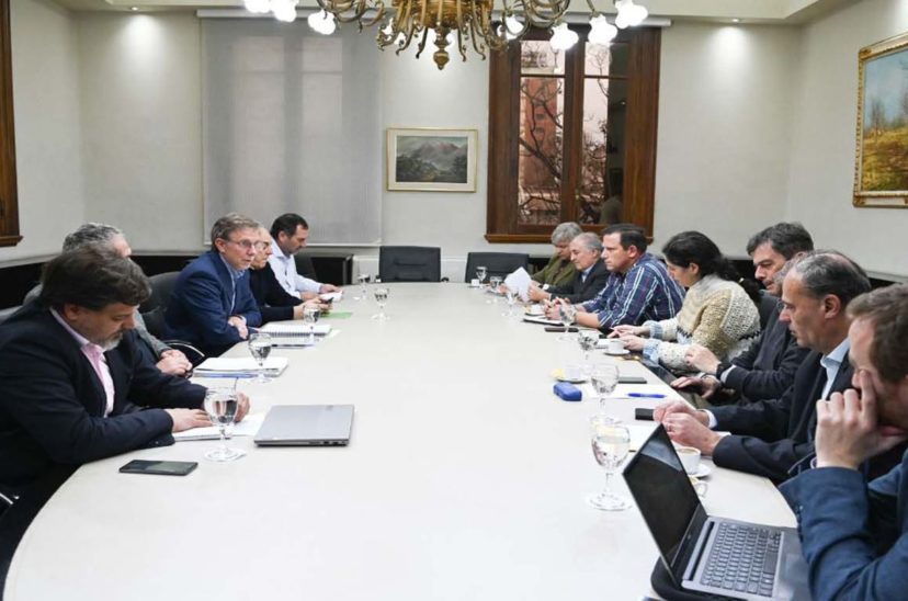 mesa de enlace reunida con bahillo