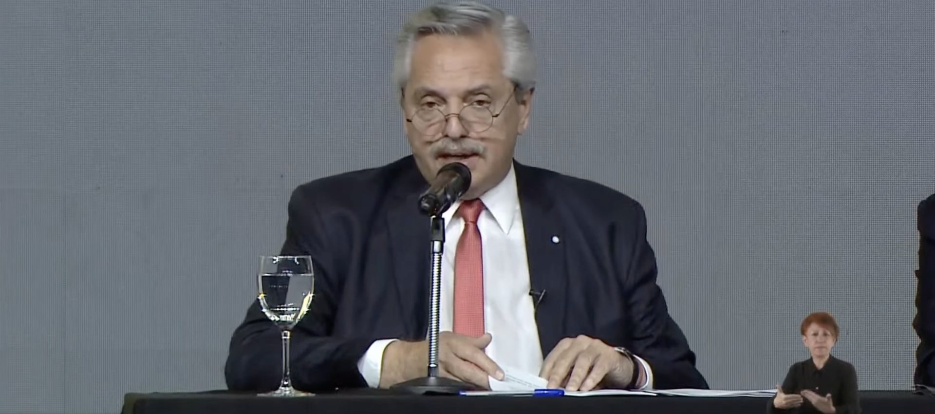 Alberto Fernández en la convención de la Comarco