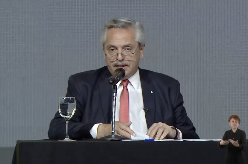 Alberto Fernández en la convención de la Comarco