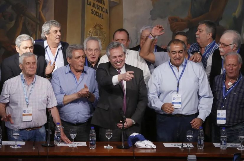 alberto fernández en un acto de la cgt