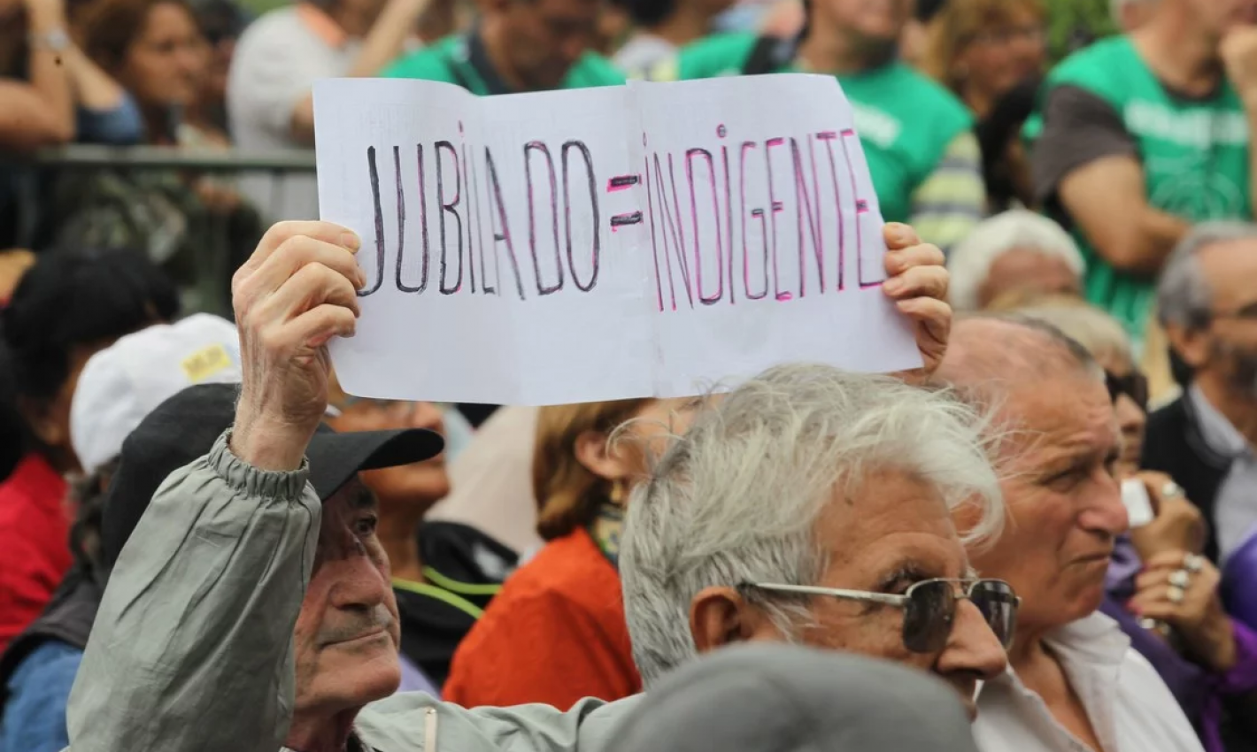 Jubilados . superávit