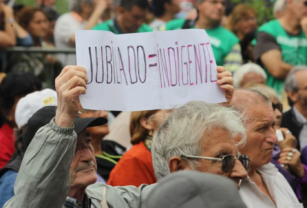 Jubilados . superávit