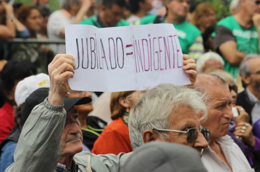 Jubilados . superávit
