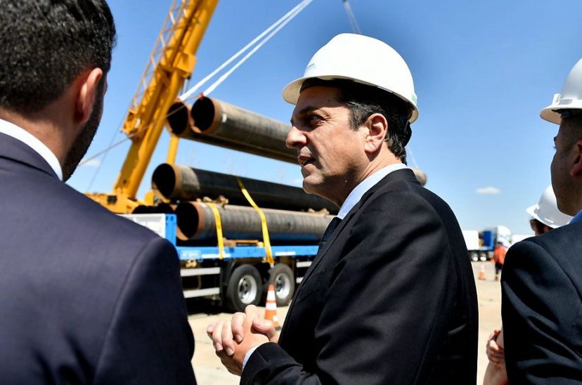 sergio massa con los caños del gasoducto néstor kirchner