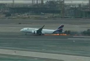 Accidente entre avión y bomberos