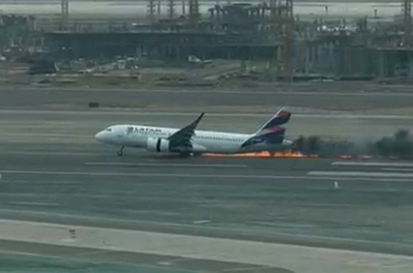 Accidente entre avión y bomberos
