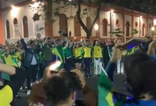 Seguidores de Bolsonaro llaman extraterrestres.