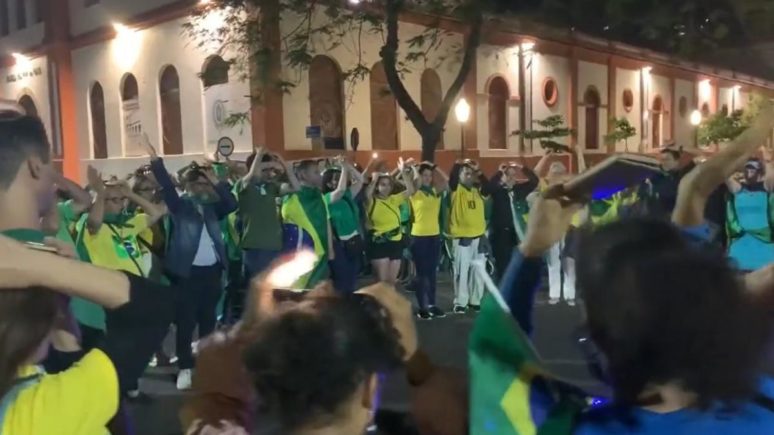 Seguidores de Bolsonaro llaman extraterrestres.