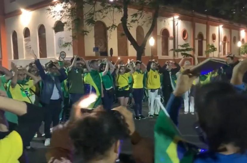 Seguidores de Bolsonaro llaman extraterrestres.