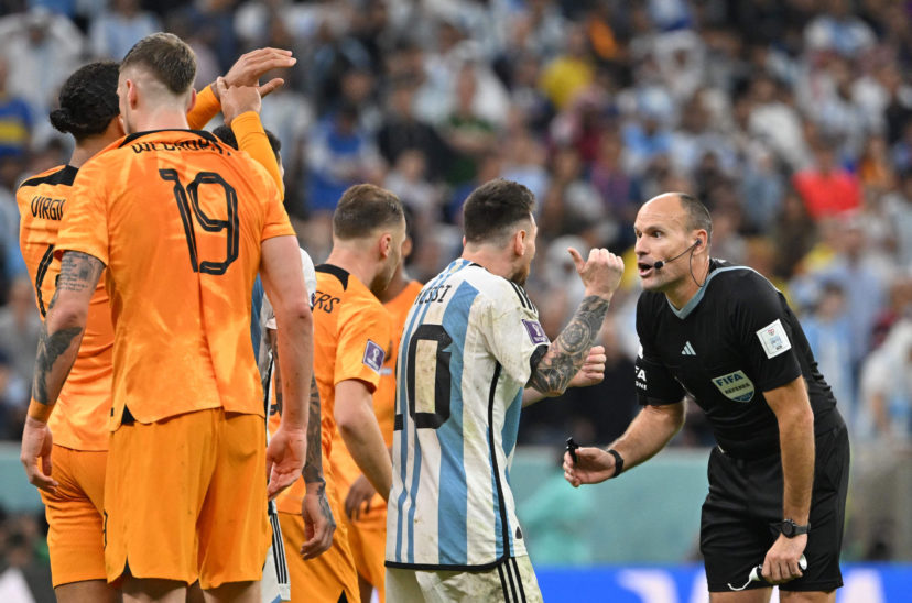 Messi y Mateu Lahoz - FIFA