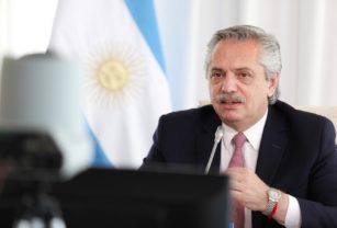 Alberto Fernández podría viajar a Qatar.