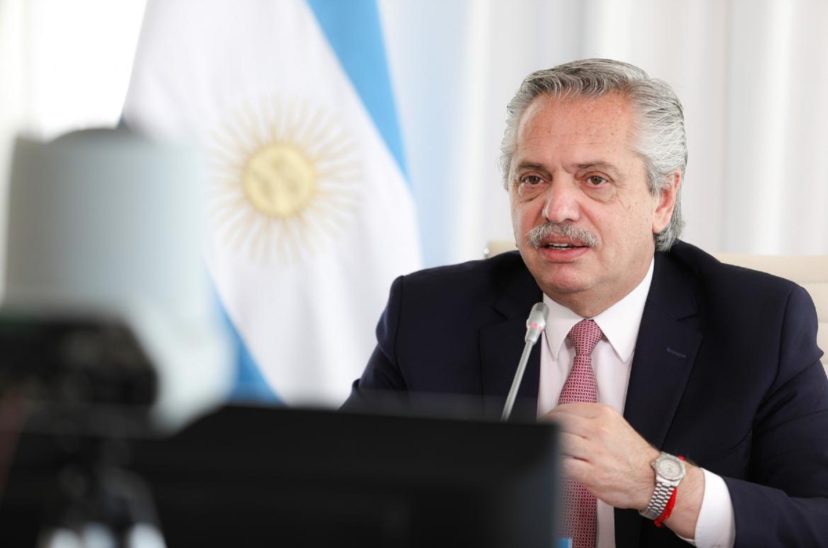 Alberto Fernández podría viajar a Qatar.