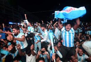 Hinchas en Bangladesh
