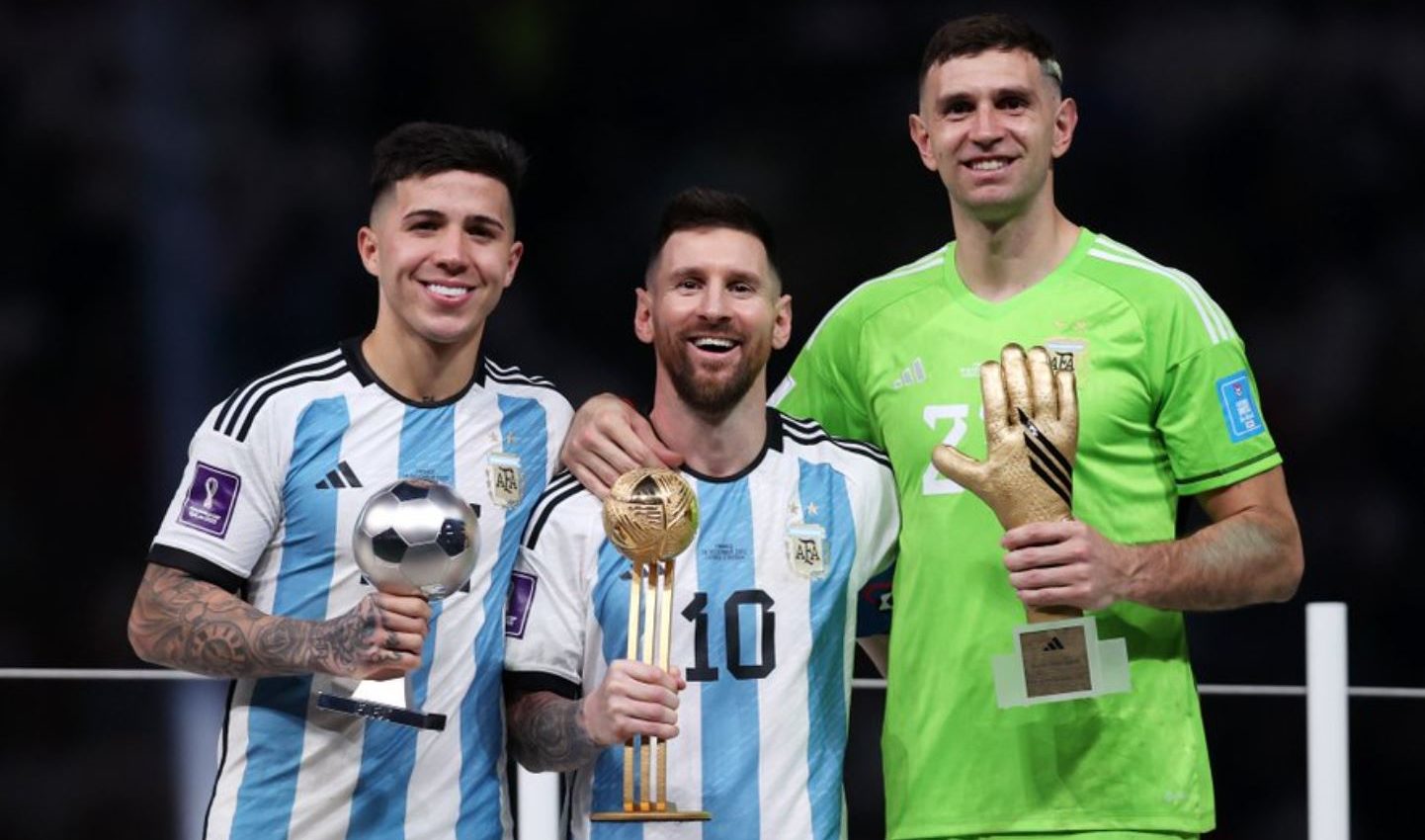 dibu messi enzo premios