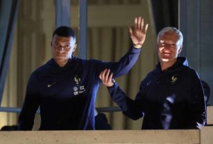 mbappé desde el hotel Crillon