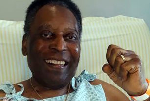 Pelé miró la semifinal desde el hospital.