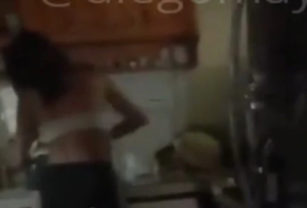 Bebé diente madre violenta