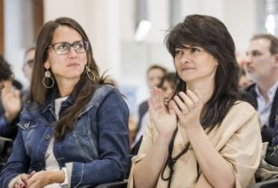 Greta Pena y Elizabeth Gómez Alcorta.