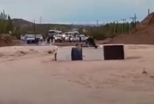 Camioneta volcada en Neuquén