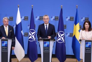 Titular de la OTAN, con representantes de Suecia y Finlandia.