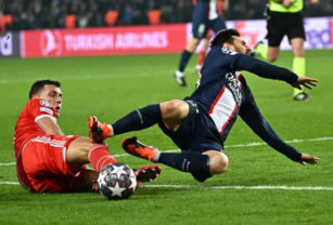 Patada pavard messi psg