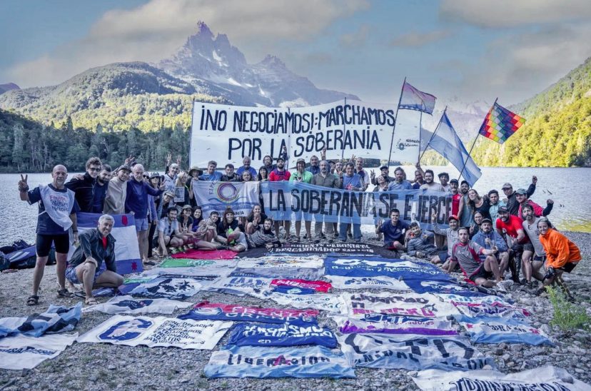 Manifestantes en Lago Escondido.
