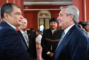 Alberto Fernández y Rafael Correa en el encuentro criticado por Lasso.